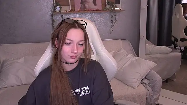 FoxyMayy online show from December 2, 2:08 pm