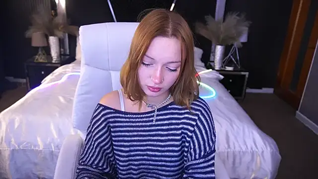 Snapshot of FoxyMayy chatting on October 4, 7:26 pm FoxyMayy online show from October 4, 7:26 pm