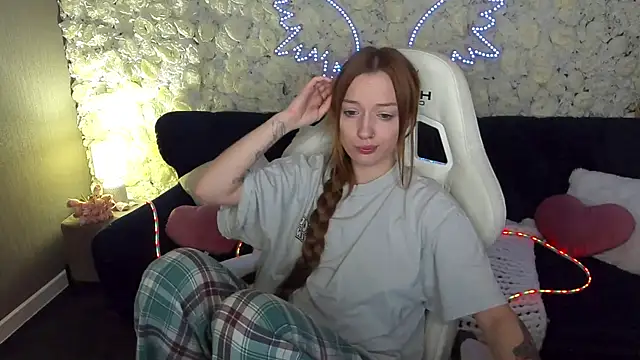 FoxyMayy online show from March 20, 6:36 am