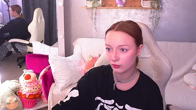 Snapshot of FoxyMayy chatting on October 10, 7:20 am FoxyMayy online show from October 10, 7:20 am