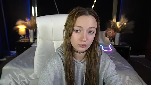 FoxyMayy online show from December 1, 2:07 pm