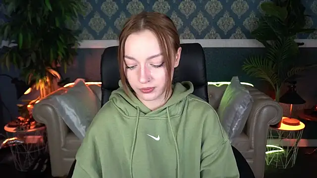 FoxyMayy online show from April 17, 2:20 pm