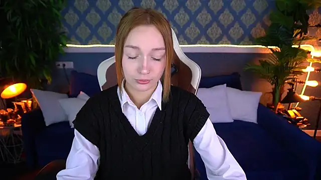 Snapshot of FoxyMayy chatting on July 10, 7:03 pm FoxyMayy online show from July 10, 7:03 pm