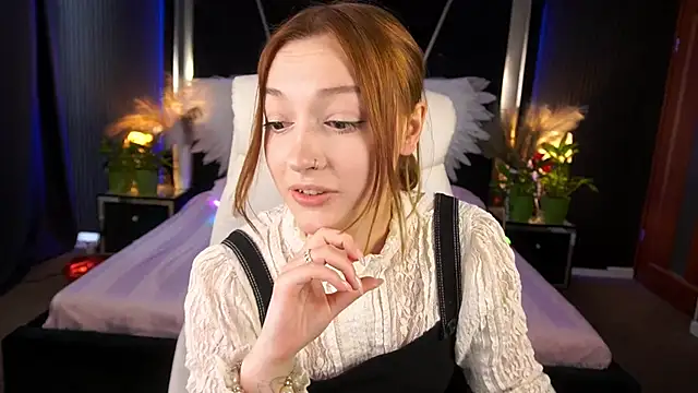 Snapshot of FoxyMayy chatting on June 4, 1:05 pm FoxyMayy online show from June 4, 1:05 pm