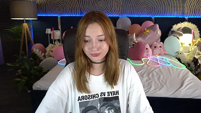 Snapshot of FoxyMayy chatting on July 15, 5:47 am FoxyMayy online show from July 15, 5:47 am