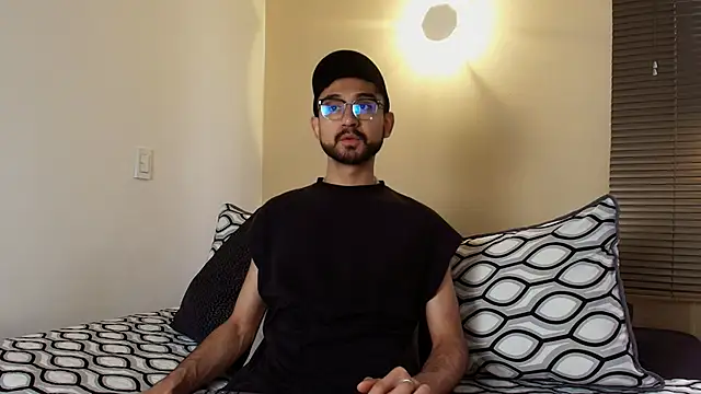 Snapshot of Axel_Moon_S chatting on December 16, 3:49 pm Axel Moon S online show from December 16, 3:49 pm