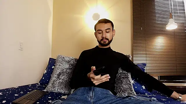 Snapshot of Axel_Moon_S chatting on November 14, 7:50 pm Axel Moon S online show from November 14, 7:50 pm