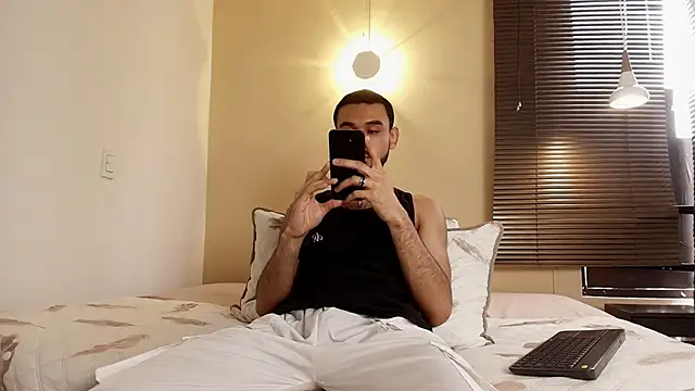 Snapshot of Axel_Moon_S chatting on November 5, 7:17 pm Axel Moon S online show from November 5, 7:17 pm