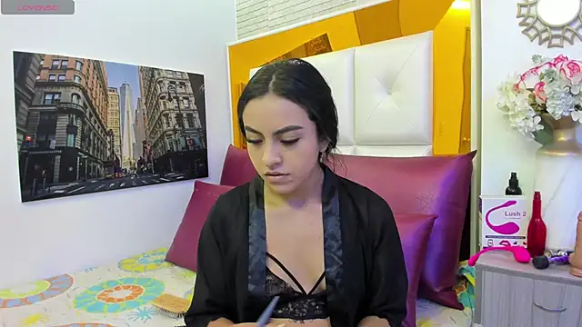 Leslie Bussh  online show from April 23, 12:00 pm