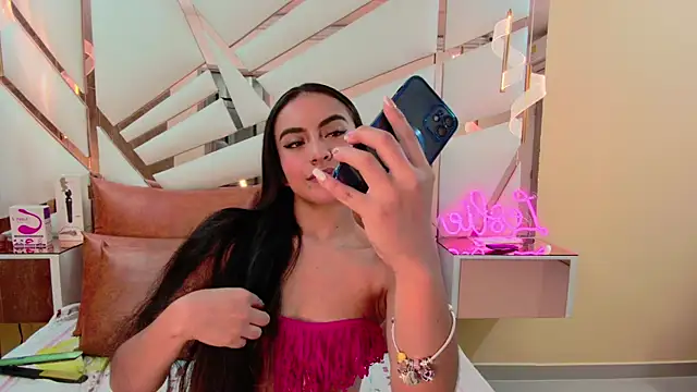 Leslie Bussh  online show from December 17, 12:10 pm