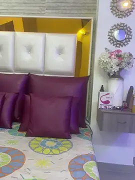 Leslie Bussh  online show from April 19, 4:52 pm