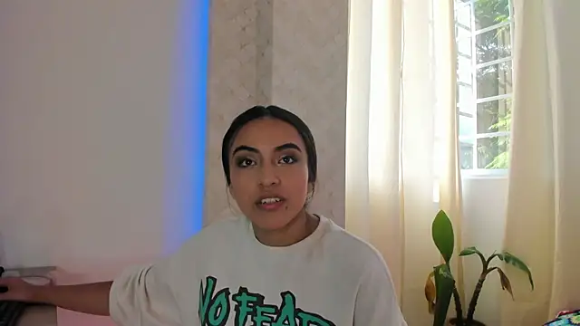 Leslie Bussh  online show from November 21, 7:57 pm