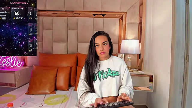 Leslie Bussh  online show from December 13, 8:04 pm