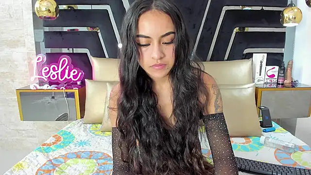 Leslie Bussh  online show from November 30, 12:28 pm