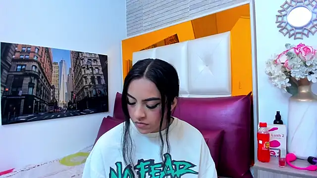 Leslie Bussh  online show from April 24, 12:51 pm