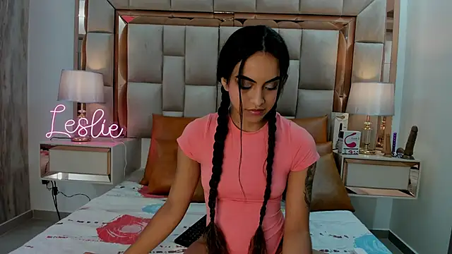 Leslie Bussh  online show from October 17, 7:37 pm