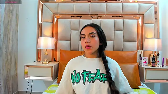 Leslie Bussh  online show from November 9, 11:03 am