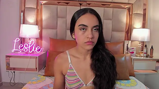 Leslie Bussh  online show from November 14, 8:01 pm