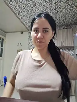 Snapshot of valen-sexx chatting on June 10, 2:13 am valen-sexx online show from June 10, 2:13 am