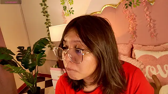 Lauuu2007 online show from March 28, 9:16 pm