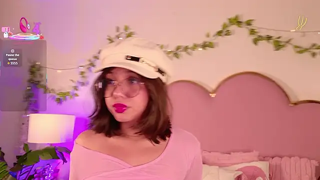 Lauuu2007 online show from February 7, 9:12 pm