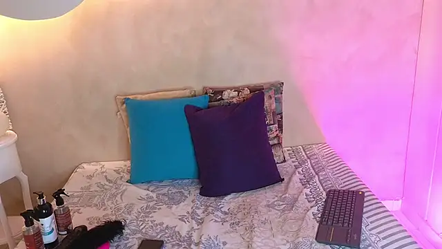 Kloee 12 online show from June 6, 1:49 pm