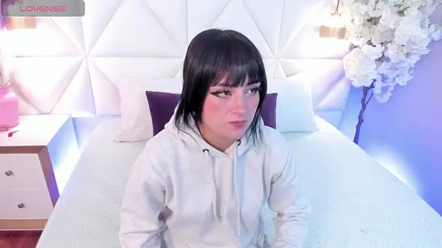 Snapshot of Adara__carter_ chatting on December 19, 3:43 am Adara carter online show from December 19, 3:43 am