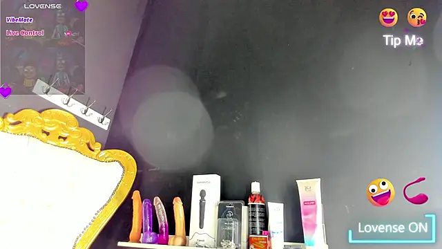 Snapshot of Bagiolett chatting on November 15, 7:18 pm Bagiolett online show from November 15, 7:18 pm