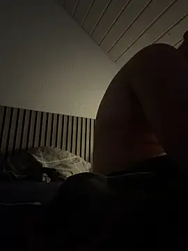 Snapshot of entifyy chatting on February 23, 11:16 pm entifyy online show from February 23, 11:16 pm