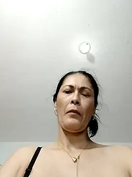 Snapshot of ZARAY_1118 chatting on December 16, 1:43 am ZARAY 1118 online show from December 16, 1:43 am