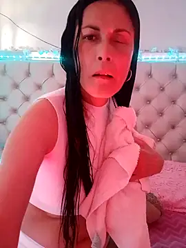 Snapshot of ZARAY_1118 chatting on October 26, 5:46 pm ZARAY 1118 online show from October 26, 5:46 pm