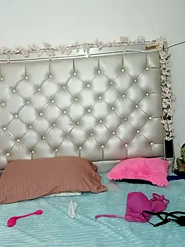 Snapshot of ZARAY_1118 chatting on December 1, 9:48 pm ZARAY 1118 online show from December 1, 9:48 pm