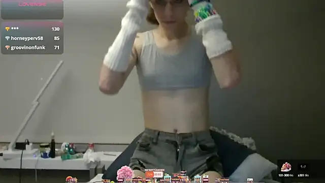 Snapshot of cuddlyavenue chatting on October 7, 12:22 am cuddlyavenue online show from October 7, 12:22 am