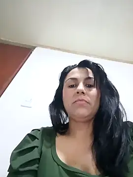 Snapshot of vanessa-titisM chatting on November 8, 3:10 am vanessa-titisM online show from November 8, 3:10 am