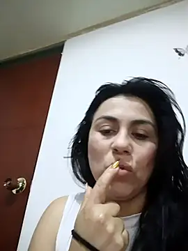 Snapshot of vanessa-titisM chatting on November 13, 2:15 am vanessa-titisM online show from November 13, 2:15 am