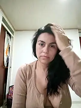 Snapshot of vanessa-titisM chatting on November 29, 3:39 am vanessa-titisM online show from November 29, 3:39 am