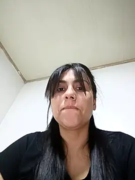 Snapshot of vanessa-titisM chatting on November 9, 2:15 am vanessa-titisM online show from November 9, 2:15 am