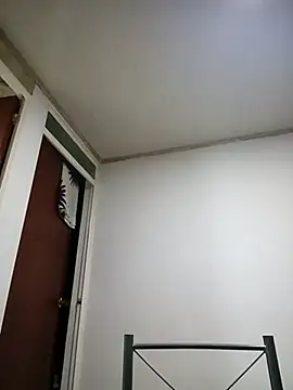 Snapshot of vanessa-titisM chatting on December 4, 3:05 am vanessa-titisM online show from December 4, 3:05 am