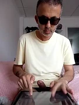 EmilioTaladdro online show from May 4, 8:28 am