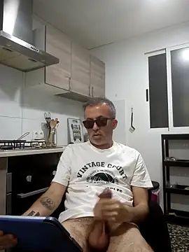 EmilioTaladdro online show from May 1, 7:52 pm