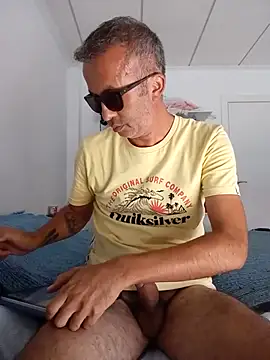 Snapshot of EmilioTaladdro chatting on July 7, 3:37 pm EmilioTaladdro online show from July 7, 3:37 pm