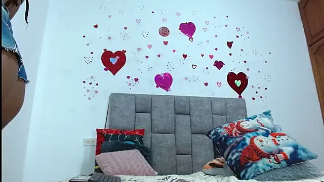 ebony joness online show from December 14, 5:07 pm