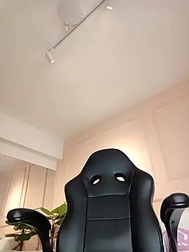 Snapshot of ArielBlossom___ chatting on March 1, 12:10 am ArielBlossom online show from March 1, 12:10 am