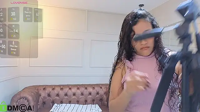 Snapshot of ArielBlossom___ chatting on October 22, 11:20 am ArielBlossom online show from October 22, 11:20 am