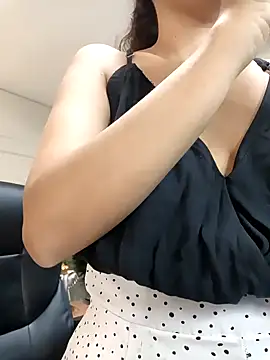 Snapshot of ArielBlossom___ chatting on February 19, 11:51 am ArielBlossom online show from February 19, 11:51 am