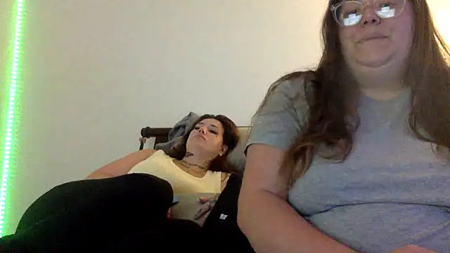 Snapshot of amberlynntun chatting on April 4, 1:56 am amberlynntun online show from April 4, 1:56 am