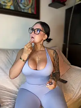 GabyMejiaa online show from December 17, 10:04 pm