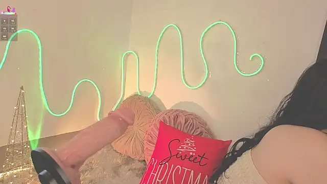 ashlynnlowe  online show from December 14, 7:08 pm