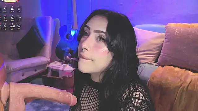 ashlynnlowe  online show from October 4, 7:37 pm