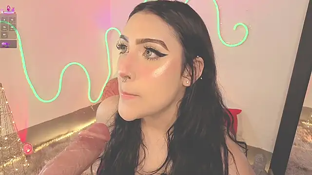 ashlynnlowe  online show from December 20, 7:17 pm